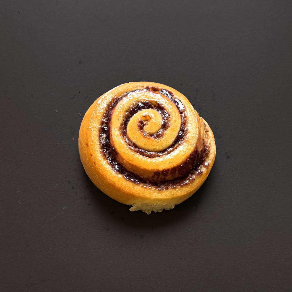 Roll nocciola e frutti di bosco